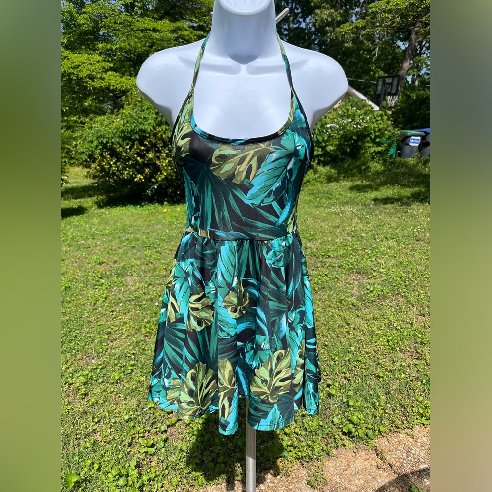 American Apparel Tropical 🍃 🌴 Wear Halter dress with cap 🧢 size M